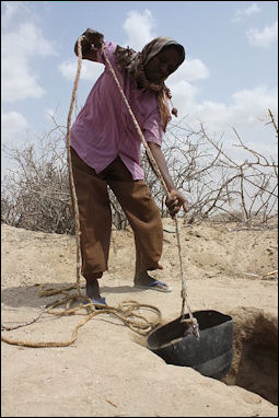 20120514-aid Oxfam_East_Africa_-_Hussein_Hassan_helps_prepare_the_hole_for_a_latrine.jpg